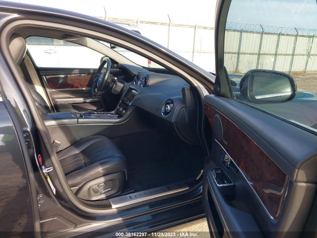 2013 JAGUAR XJ SAJWA1C70D8V43475 Photo 4
