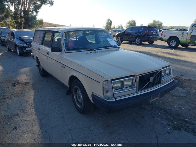 1983 VOLVO 245 DL/GL VIN: YV1AX885XD1469315