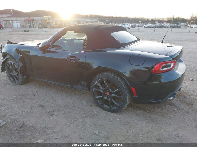 2017 FIAT 124 SPIDER JC1NFAEK7H0107463 Photo 2