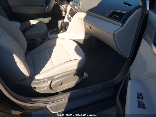 2020 HYUNDAI ELANTRA SE VIN: 5NPD74LF0LH511669