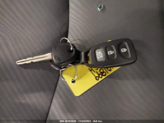 2013 HYUNDAI ELANTRA GLS VIN: 5NPDH4AE0DH391252