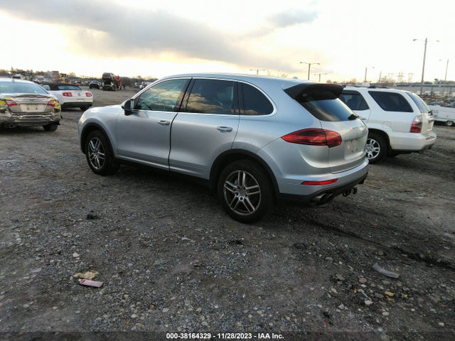2015 PORSCHE CAYENNE WP1AB2A21FLA59428 Photo 2