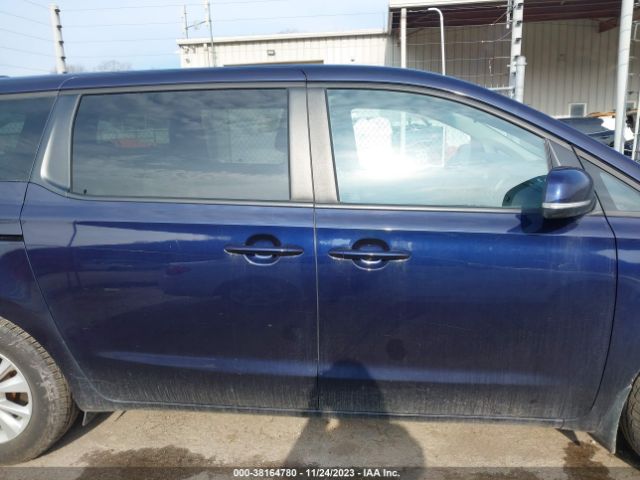 KNDMB5C17J6351788 KIA SEDONA LX