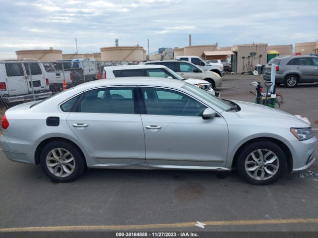 1VWAT7A30GC049749 Volkswagen Passat 1.8t S