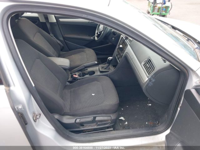 1VWAT7A30GC049749 Volkswagen Passat 1.8t S