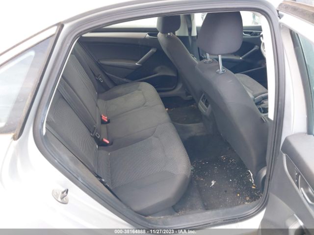 1VWAT7A30GC049749 Volkswagen Passat 1.8t S
