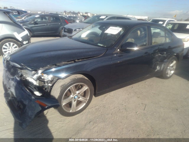 BMW 320i 2015 WBA3B1G52FNT02414 Image 2