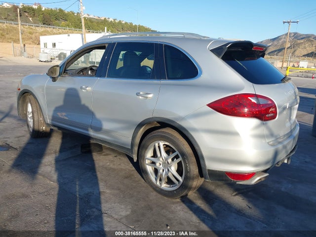 2013 PORSCHE CAYENNE WP1AF2A24DLA39739 Photo 2