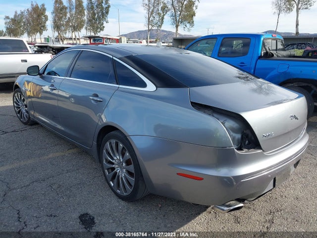 2011 JAGUAR XJ SAJWA2GB4BLV07321 Photo 2