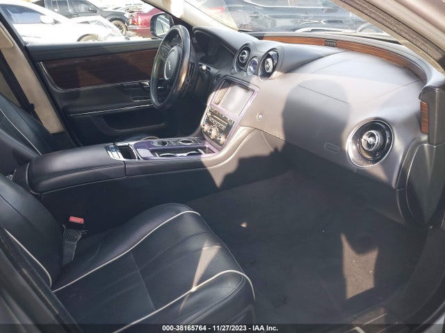 2011 JAGUAR XJ SAJWA2GB4BLV07321 Photo 4