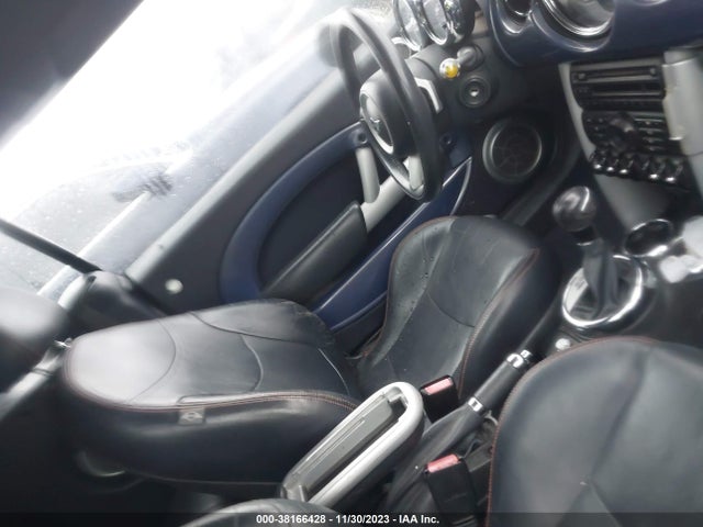 2006 MINI COOPER S WMWRH33546TK58437 Photo 4