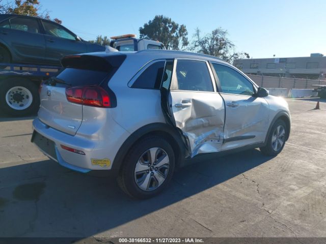 2019 KIA NIRO PLUG-IN HYBRID KNDCM3LD9K5267256 Photo 3