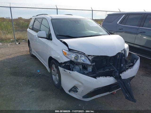 2018 TOYOTA SIENNA LE 8 PASSENGER VIN: 5TDKZ3DC5JS942774