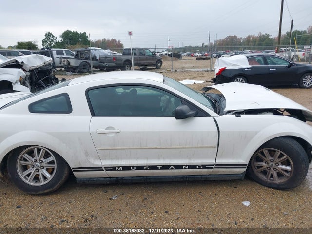 2008 FORD MUSTANG V6 DELUXE VIN: 1ZVHT80N285208932