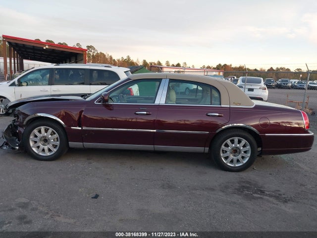 2008 LINCOLN TOWN CAR SIGNATURE LIMITED VIN: 2LNHM82V78X644621