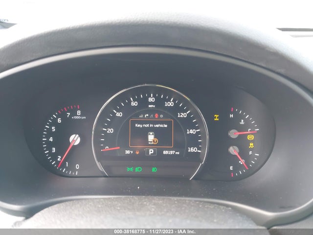 2016 KIA SORENTO 3.3L SXL VIN: 5XYPKDA51GG025567