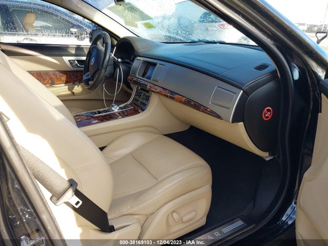 2013 JAGUAR XF SAJWA0ES1DPS73349 Photo 4