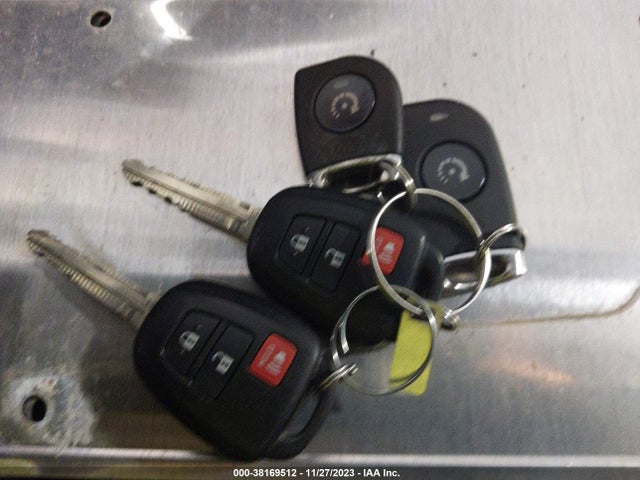 2014 TOYOTA RAV4 XLE VIN: JTMRFREV7ED083683