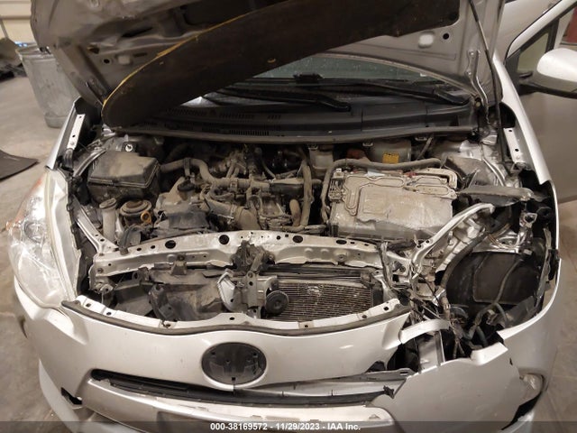 Toyota PRIUS C 2014 JTDKDTB31E1560097 Image 22