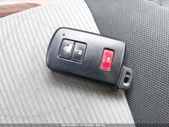 Toyota PRIUS C 2014 JTDKDTB31E1560097 Image 23