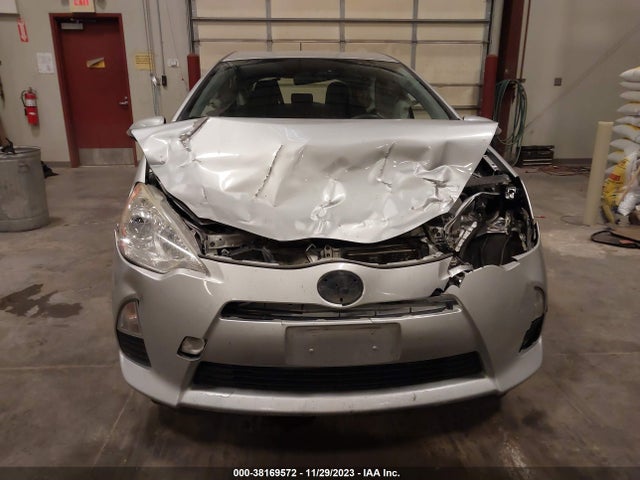 Toyota PRIUS C 2014 JTDKDTB31E1560097 Image 24