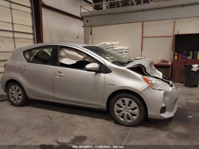 Toyota PRIUS C 2014 JTDKDTB31E1560097 Image 25