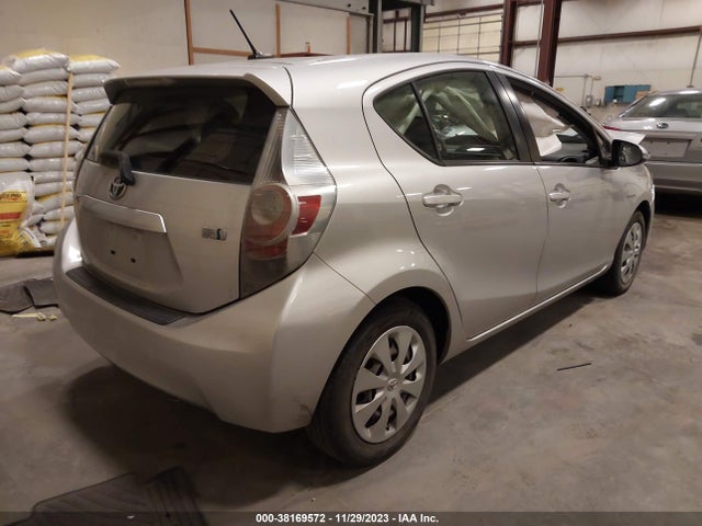 Toyota PRIUS C 2014 JTDKDTB31E1560097 Image 16