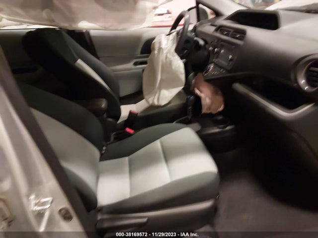 Toyota PRIUS C 2014 JTDKDTB31E1560097 Image 17
