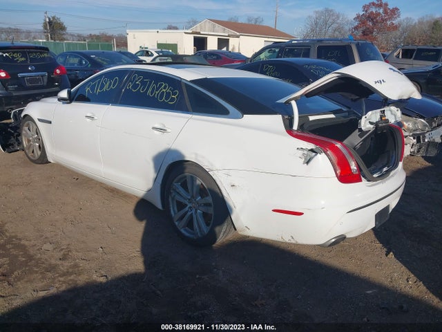 2011 JAGUAR XJ SAJWA2GB7BLV17468 Photo 2
