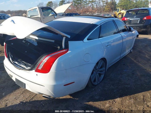 2011 JAGUAR XJ SAJWA2GB7BLV17468 Photo 3