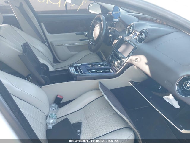 2011 JAGUAR XJ SAJWA2GB7BLV17468 Photo 4