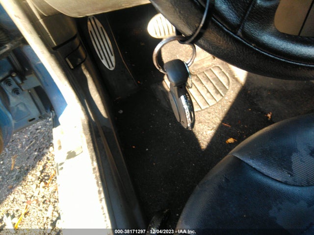 2015 MINI CONVERTIBLE WMWZP3C59FT708151 Photo 10