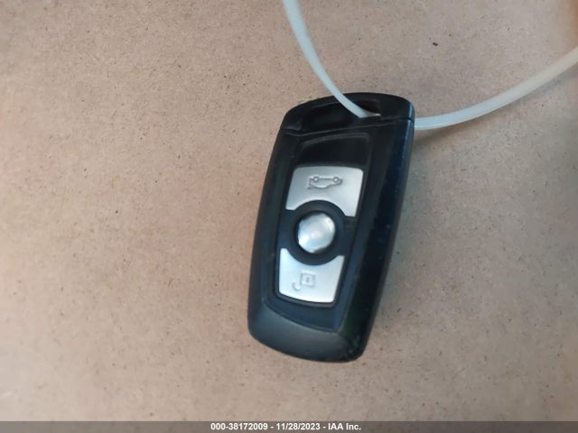 BMW 320i 2015 WBA3B1G5XFNT05738 Image 11