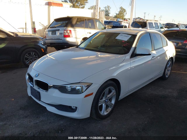 BMW 320i 2015 WBA3B1G5XFNT05738 Image 2
