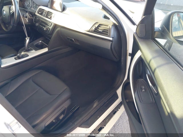 BMW 320i 2015 WBA3B1G5XFNT05738 Image 5