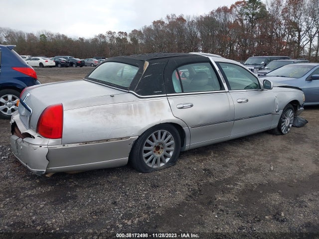 2003 LINCOLN TOWN CAR SIGNATURE/SIGNATURE PREMIUM VIN: 1LNHM82W93Y695510