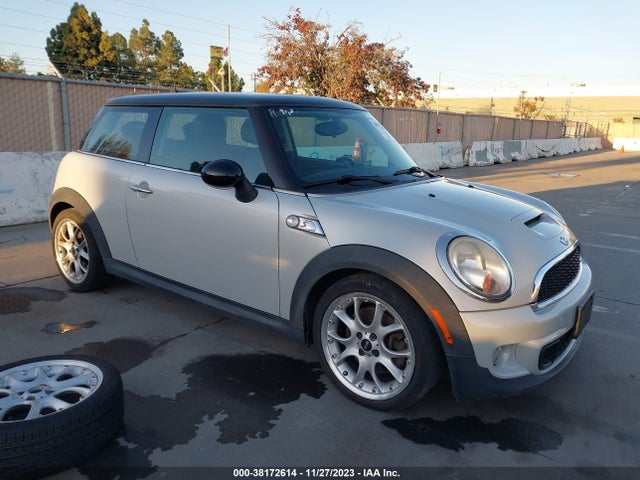 2011 MINI COOPER S WMWSV3C56BTY13232 Photo 0