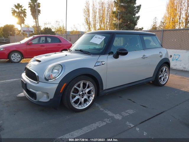 2011 MINI COOPER S WMWSV3C56BTY13232 Photo 1