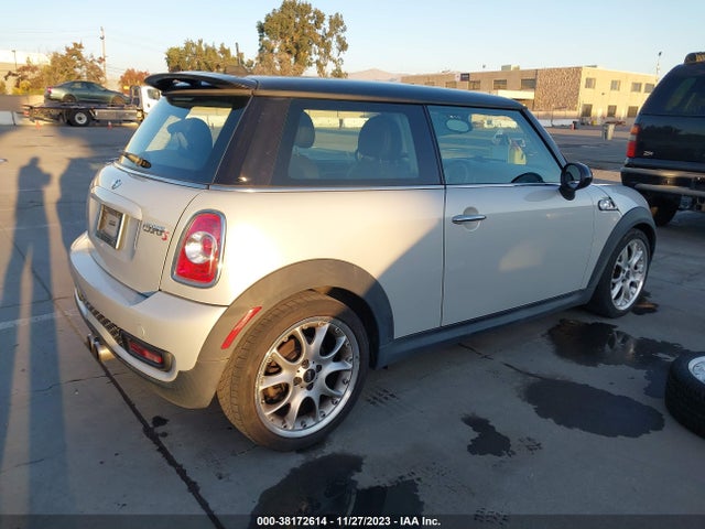 2011 MINI COOPER S WMWSV3C56BTY13232 Photo 3