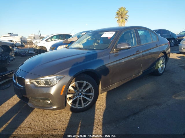 BMW 320i 2018 WBA8E1G57JNU92667 Image 2