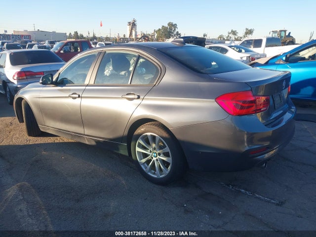 BMW 320i 2018 WBA8E1G57JNU92667 Image 3
