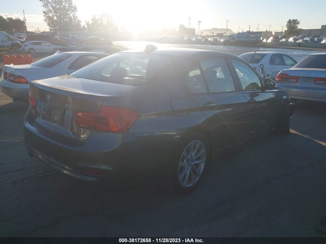 BMW 320i 2018 WBA8E1G57JNU92667 Image 4