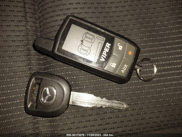 2011 MAZDA MAZDA3 I SPORT VIN: JM1BL1UG9B1491517