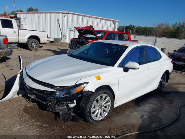Toyota CAMRY LE 2020 4T1C11AK7LU364618 Image 2