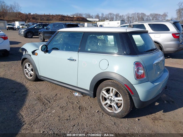 2012 MINI COOPER WMWSU3C59CT257647 Photo 2