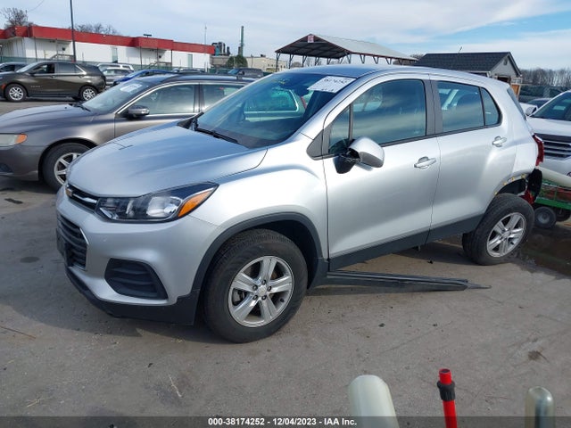 Chevrolet TRAX LS 2018 KL7CJNSB3JB589098 Image 2