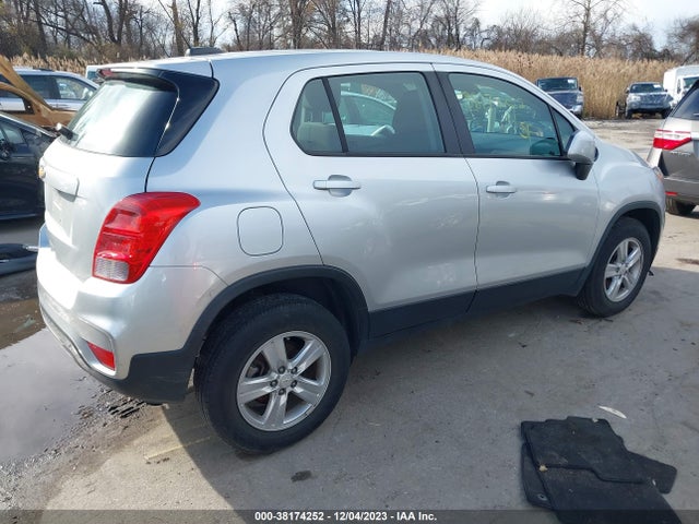 Chevrolet TRAX LS 2018 KL7CJNSB3JB589098 Image 4