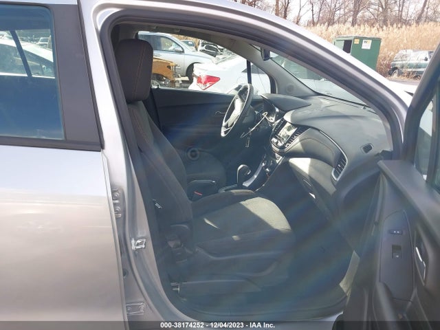 Chevrolet TRAX LS 2018 KL7CJNSB3JB589098 Image 5