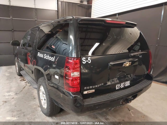 2011 CHEVROLET SUBURBAN 1GNSKHE36BR353563 Photo 2