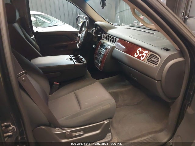 2011 CHEVROLET SUBURBAN 1GNSKHE36BR353563 Photo 4